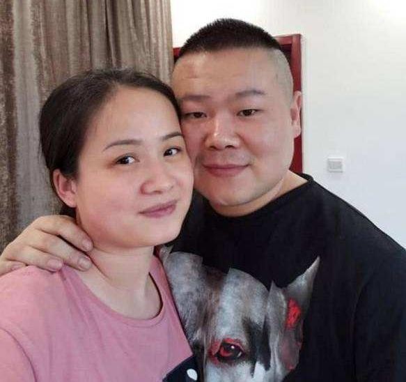 盘点娱乐圈做人不忘本, 辉煌腾达后不抛弃“丑”媳妇的10大男星