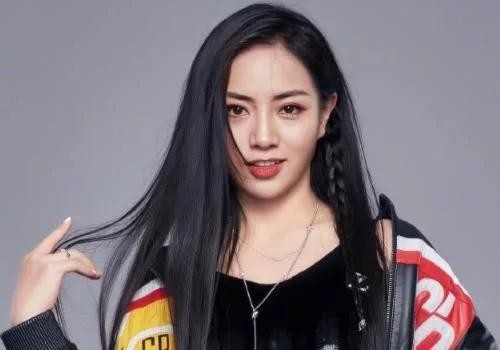原来谢可寅是艺名，当听到喻言叫她真名时，才发现是我们曾经女神