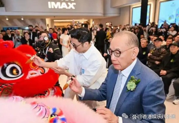 电影城在北京开业这天，成龙的江湖地位，被展现的淋漓尽致