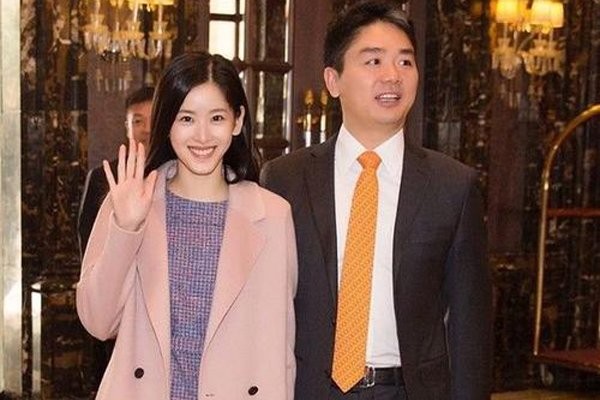 章泽天和刘强东怎么走到一起的 章泽天走入刘强东的社交圈