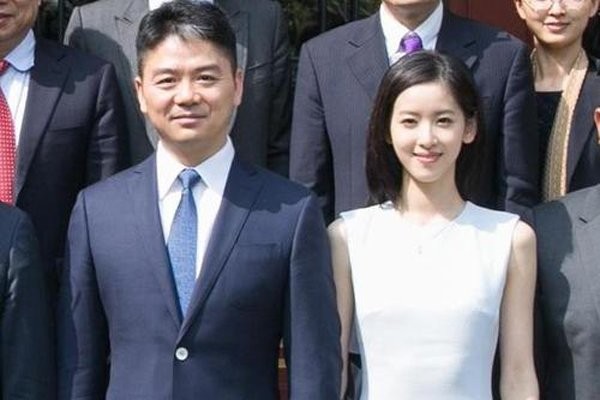 章泽天和刘强东怎么走到一起的 章泽天走入刘强东的社交圈