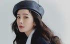38岁杨幂独自现身香港西九龙高铁站，被曝看望9岁女儿小糯米
