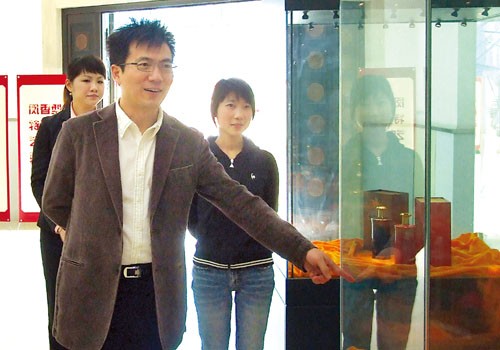 黄健翔出席白酒品鉴会