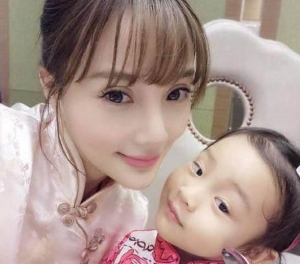 明星女儿大不同，有的像小仙女，有的其貌不扬