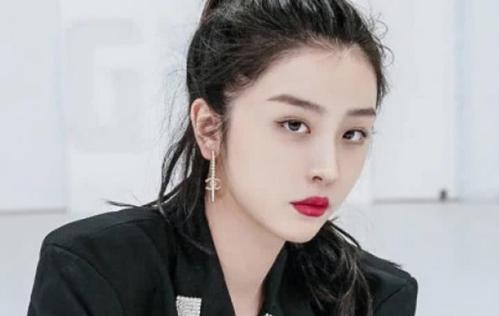 赵小棠背景有多强大？成团后虞书欣为什么远离赵小棠两人吵架内幕