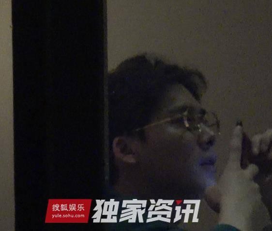 李易峰与友涮锅 只顾自己埋头大吃