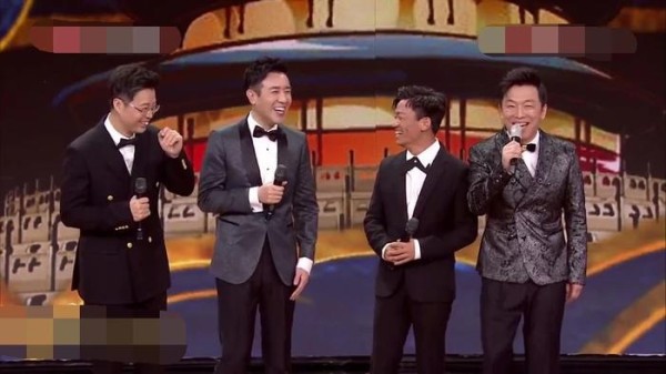 明星应对突发事件：黄渤淡定，杨幂机智，最后一位却慌了！
