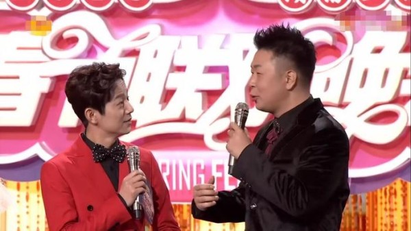 明星应对突发事件：黄渤淡定，杨幂机智，最后一位却慌了！