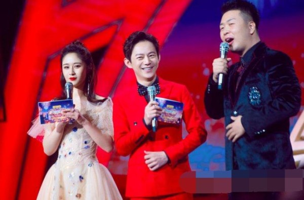 明星应对突发事件：黄渤淡定，杨幂机智，最后一位却慌了！