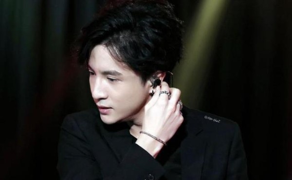 明星如何对待助理：薛之谦互怼，杨幂当姐妹，他以助理名义传递爱