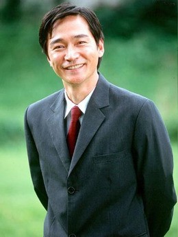 朴基正(郑宝石饰演)