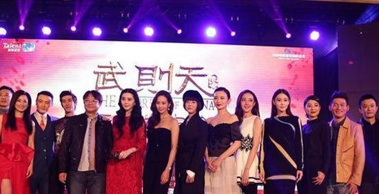 超尴尬: 明星们分手后与旧爱同台, 难以面对的瞬间!