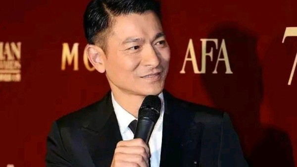 震撼人心的消息！刘德华下班个月去超市上班