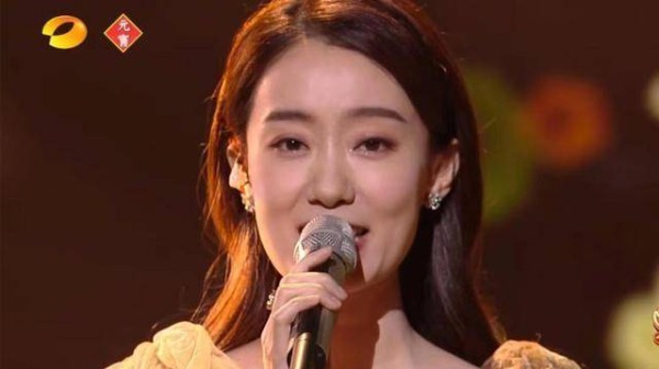 原创“国民妈妈”<a style='color:#f10404;' href='https://www.mingxing.cc/tags-3316.html ' target='_blank'>张小斐</a>如何成为湖南元宵晚会的压轴演员<strong></p> <p><a style='color:#f10404;' href='https://www.mingxing.cc/tags-3316.html ' target='_blank'>张小斐</a></strong>？