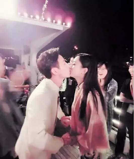 赵丽颖和何炅还有这层关系？看来赵丽颖的火也是必然