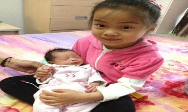 41岁章子怡生下20后二胎宝宝，3张配图暗藏玄机，网友：太暖了
