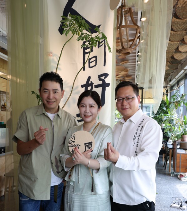 明星戴军做客北大夫妇直播间，探究牡丹抗老的秘密