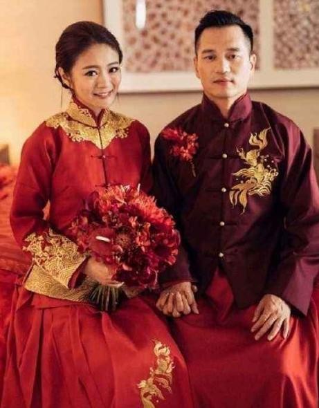 娱乐圈明星夫妇结婚，看看她们的中式礼服谁的更美？