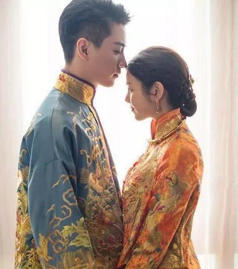 娱乐圈明星夫妇结婚，看看她们的中式礼服谁的更美？
