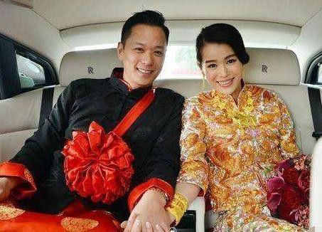 娱乐圈明星夫妇结婚，看看她们的中式礼服谁的更美？