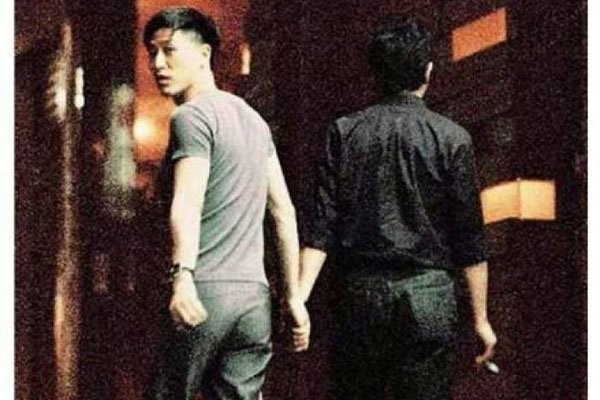 唐鹤德现在还在吗怎么样了 张国荣去世对他伤害很大