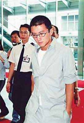 揭秘十大明星鲜为人知的狱中生活 - 金雕 - 金雕捕牛