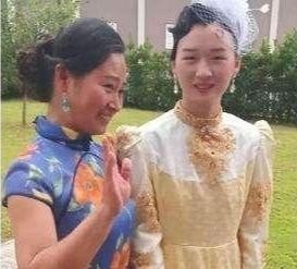 吴京替身根本不算什么，周冬雨替身才叫吓人，网友：这是粘贴复制