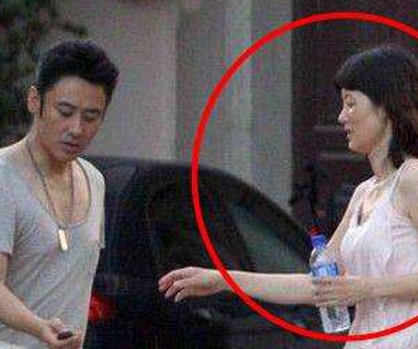 吴秀波妻子及两个儿子近照曝光 出轨事件肠子都悔青了吧