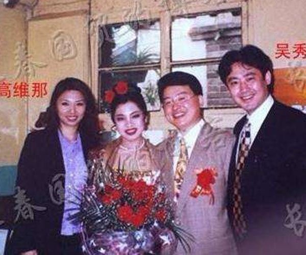 吴秀波妻子及两个儿子近照曝光 出轨事件肠子都悔青了吧