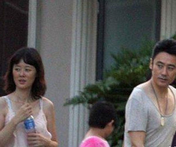 吴秀波妻子及两个儿子近照曝光 出轨事件肠子都悔青了吧