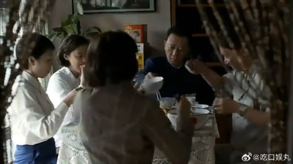 江德福回母校，不料被门卫拦住，真是尴尬