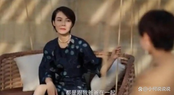 车晓晒独居近况，剪短发颜值冻龄气质好，离婚后与妈妈相互陪伴
