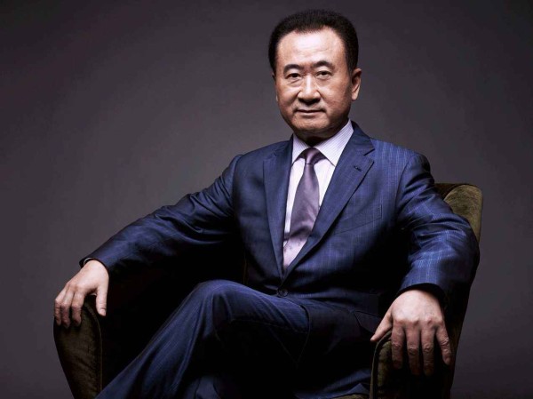 凭一首歌一夜爆红！王健林是歌迷！今人气低迷！却豪车霸气十足！
