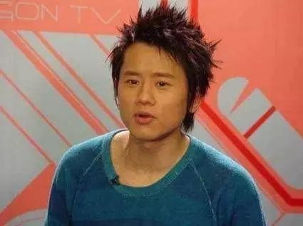 网友扒出这4个明星，没火之前的照片，第3个认不出，第4个超美！