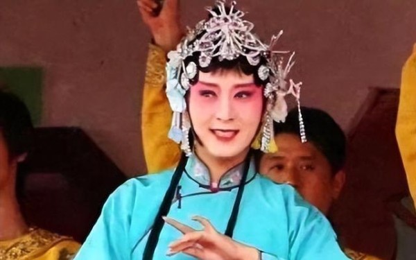 模范后妈闫学晶：对继女比亲儿好，45岁意外怀孕继女却反对她生子