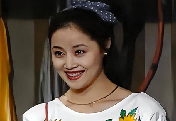张若昀后妈刘蓓：42岁再嫁前夫，如今丈夫负债3亿，她后悔了吗？