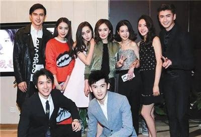 杨幂签下了多达13位艺人.jpg