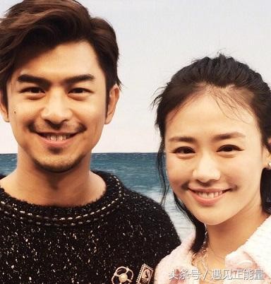 马思纯和陈柏霖撞脸，连笑容都一样，网友：夫妻相