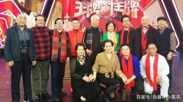 剧组演员再次相聚，戳破了娱乐圈一直以来的谎言，原来只是客套话
