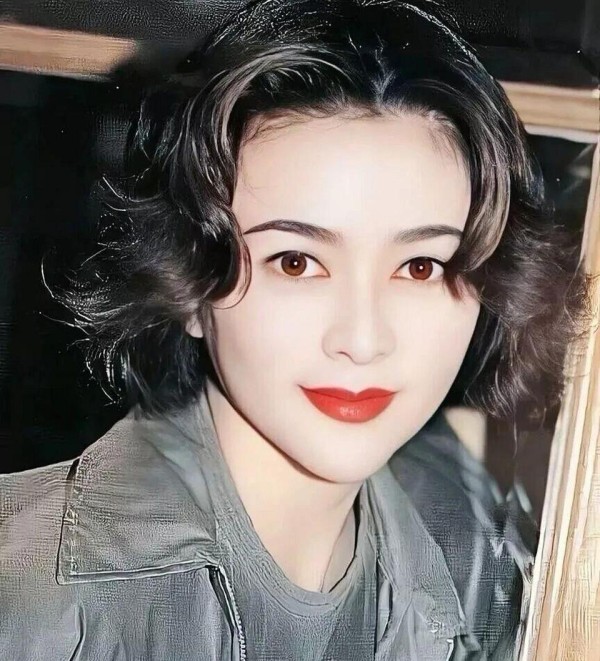 满族女星个个魅力四射，你心目中的绝世美人是谁？