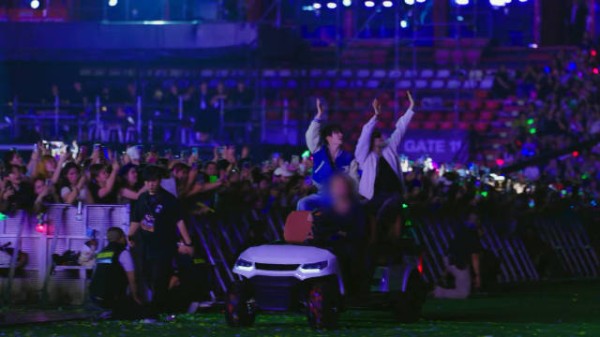Golden Wave in BANGKOK Behind the Scene 花车Hi bye