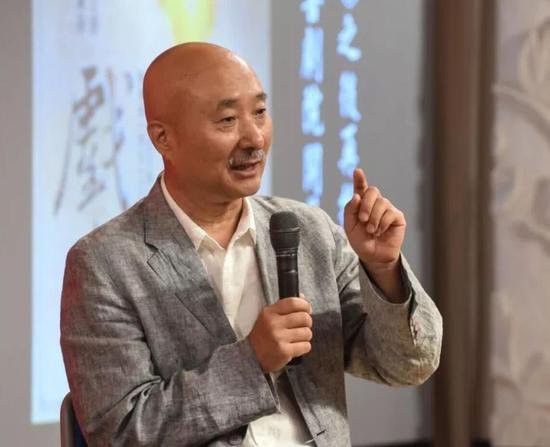 陈佩斯朋友圈曝光 池边钓鱼穿着朴实像极了农民，还爱养生！