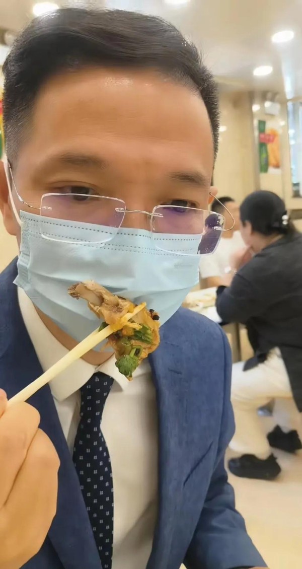 雨神结婚了，37岁的雨神爱上51...@五张羊皮的动态