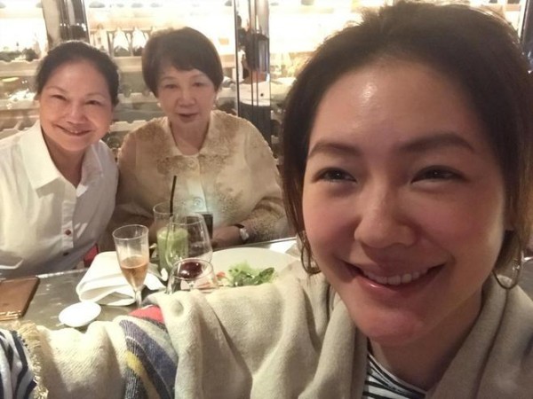 小S晒韩国度假照片，带婆婆和妈妈同行，婆婆一脸冷漠婆媳关系差