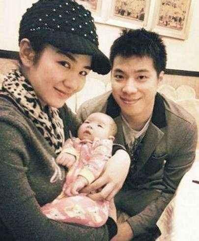 面对老婆出轨，男明星如何应对，这两位的处理贾乃亮可以考虑！