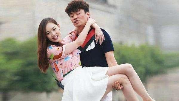 面对老婆出轨，男明星如何应对，这两位的处理贾乃亮可以考虑！