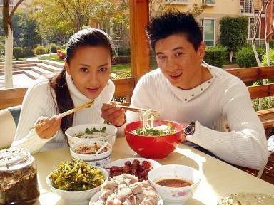 面对老婆出轨，男明星如何应对，这两位的处理贾乃亮可以考虑！