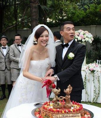 应采儿与陈小春结婚照