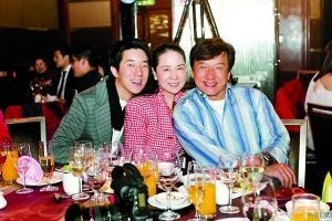林凤娇一家三口