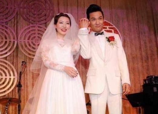 他曾是当红影星，娶小24岁妻子，比丈母娘大一岁，如今老来得子